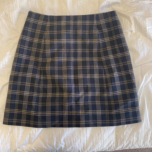 Babaton Modern Mini Skirt - Picture 2 of 3